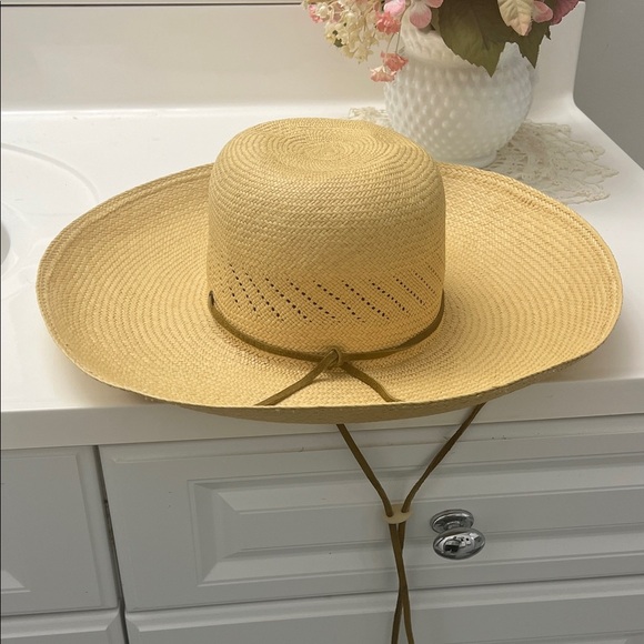 🤎 Chic Straw Sun Hat with Chin Strap – Effortless, Breezy & Adventure-Ready - Picture 1 of 4